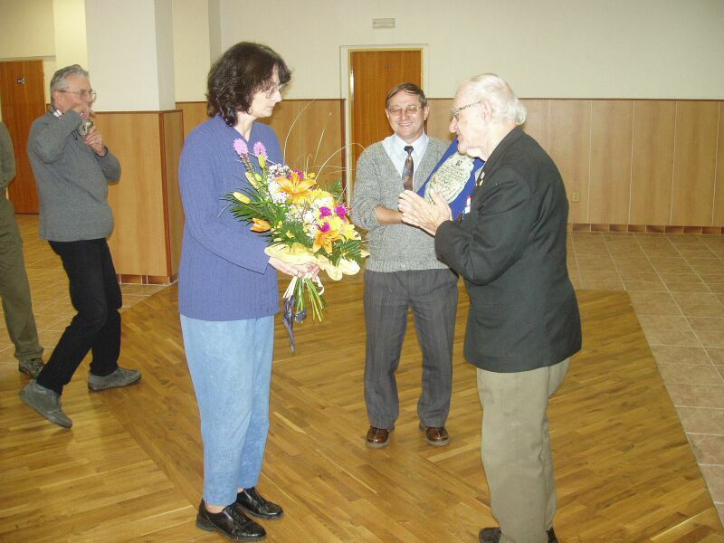 Gratulace Galnovi k 80. narozeninm na PONSu 2004 v Ostrav